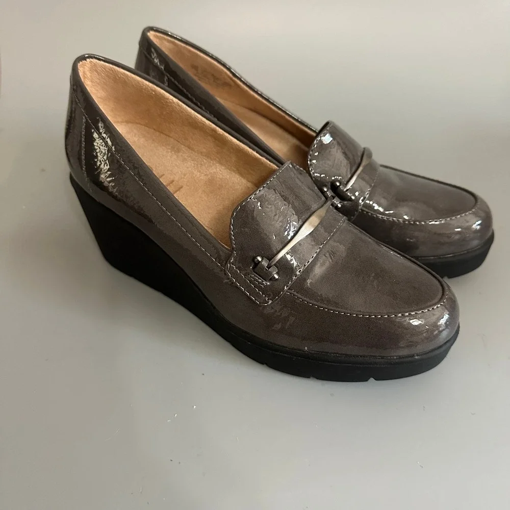SOUL Naturalizer Womens Gray Patent Wedge Loafers Metal Bit Shoes 7W Wide